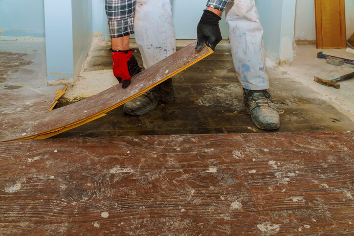 Retrait d'un revêtement de plancher